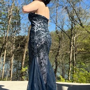 Ivonne D by mom cheri Prom dress good condition, navy blue only been worn once.